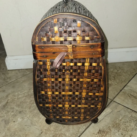 Vintage Wooven Treasure Box Carry Tote - Picture 5 of 9